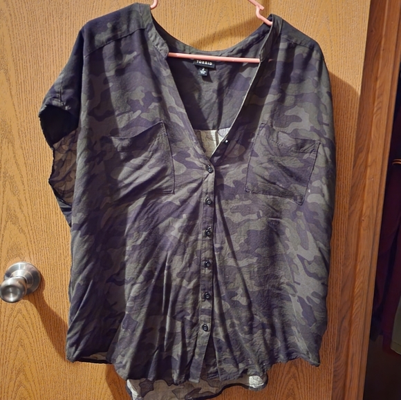Size 2 torrid shirt - Picture 1 of 1